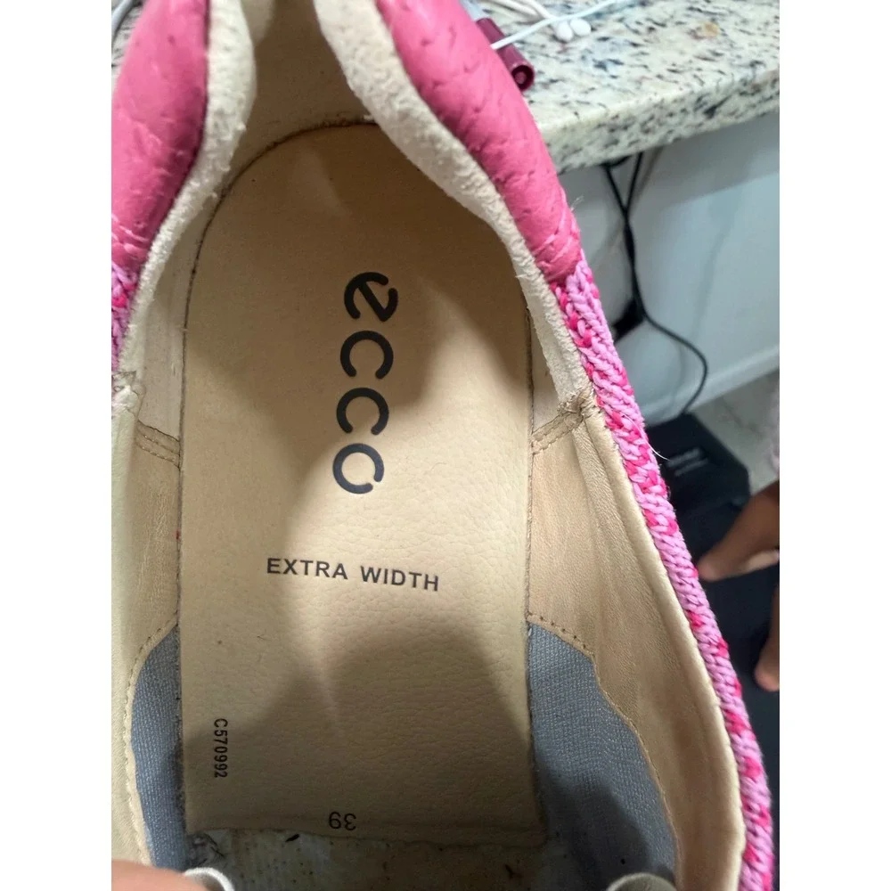 ECCO Pink Knit Lace Up Sneakers Extra Width Womens Size 39 Spikeless Outsole